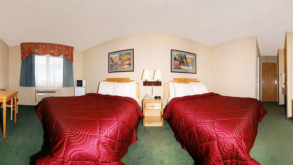 Quality Inn & Suites West Pueblo Dış mekan fotoğraf